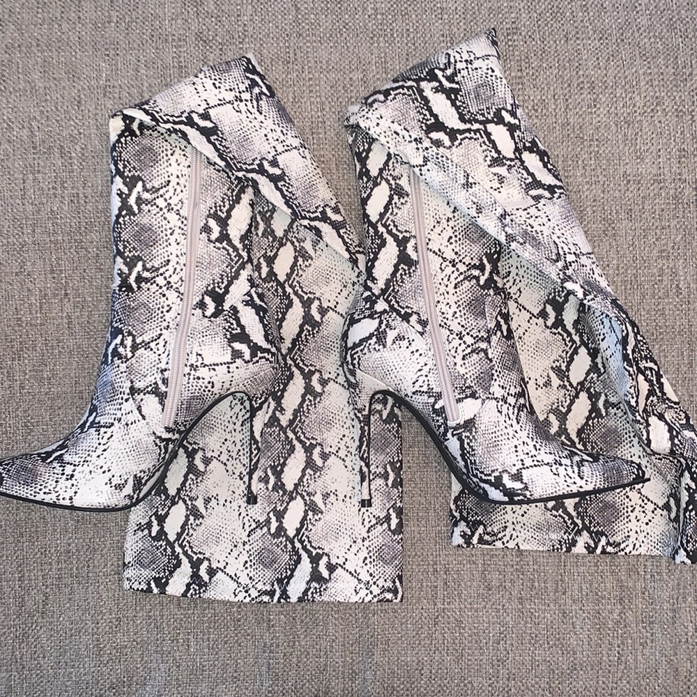 Steve Madden Domain thigh high boots snake print - Picture 9 of 9